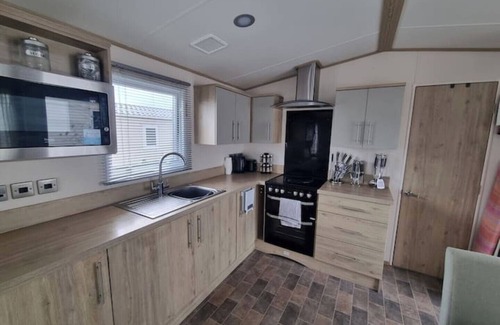 Felixstowe House | Static Caravan next to the Beach & Nature Reserve