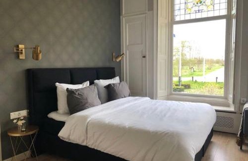 Hoogzand House | Statige boerderijwoning met vrij uitzicht en tuin