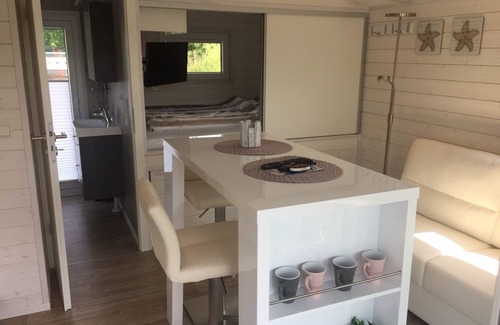 Rustersiel Boat Rental | Stationäres Hausboot KHT 2 Lacet für 2 Personen mit 2 Terrassen