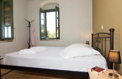 Lefktron Apartment | Stavroulas Stone House in Rigklia, Messinia