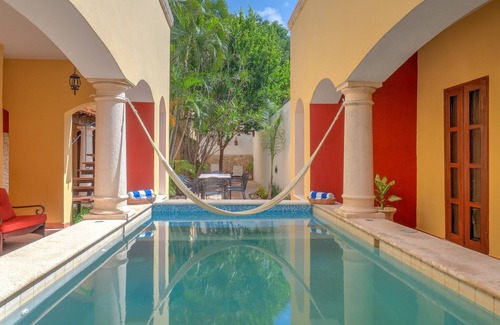 Centro House | Stay 3 blocks to Santa Lucia and steps from English Library