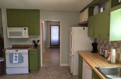 Johnson County House | Stay and play, home on private lake and acreage