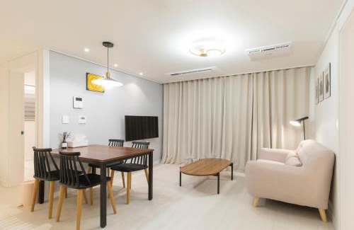 Cheongpa-dong Apartment | Stay Andante, 3BR, 3min walk from Seoul Station, AC in All Rooms #공항철도 #공항버스