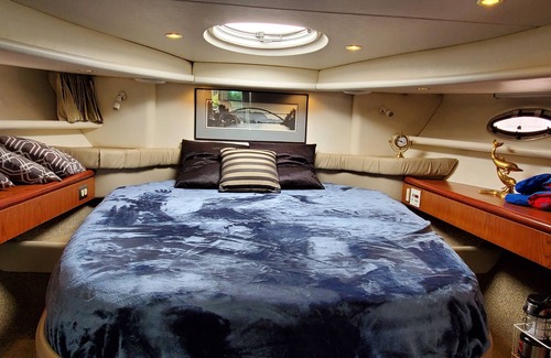 Central Boat Rental | Stay at 2 Bedrooms G Boat Vancouver Downtown Near BC Place with Bay View