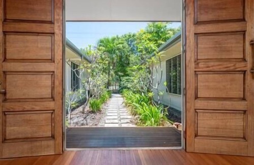 Mission Beach House | Stay at ‘Fleur De Mayo’