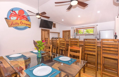 Antoneys Cay House | Stay at the famous Jolly Octopus Beach Bar! Beach Front with Water toys included