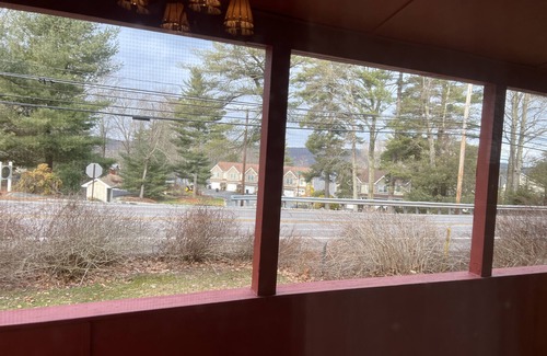 Greentown Cottage | Stay at the Little Red Cottage and enjoy Lake Wallenpaupack in the Poconos.