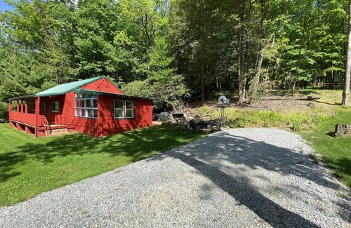 Greentown Cottage | Stay at the Little Red Cottage and enjoy Lake Wallenpaupack in the Poconos.