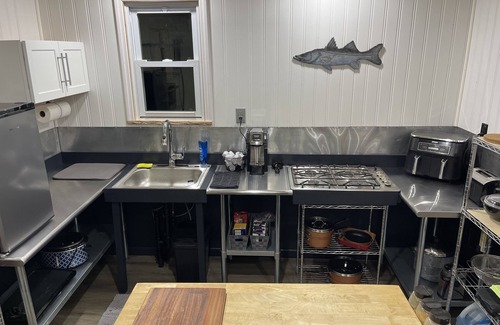 Memphis Cottage | Stay at the White Mangrove Retreat! Boat Charter available with Captain Owner!