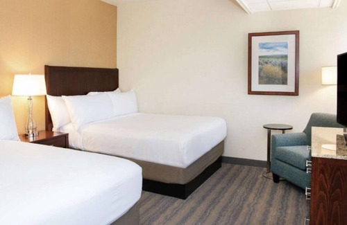 Lloyd District House | Stay blocks from Oregon Convention Center