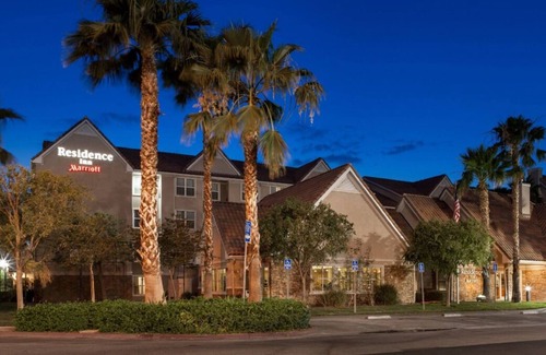 San Bernardino House | Stay Close to Big Bear Mountain! 1 BR Suite w/ Full Kitchen, & Breakfast!