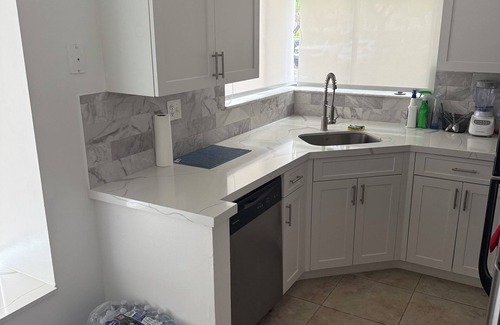 Plantation Apartment | Stay close to shopping paradise! Apartment near Sawgrass Mills and Hardrock