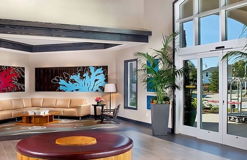 Carlsbad Hotel | Stay Close to South State Beach: Swimming Pool, Pet-friendly, Parking Onsite!