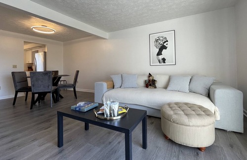Fairport House | Stay comfortably with the whole family, in a quiet and safe neighborhood