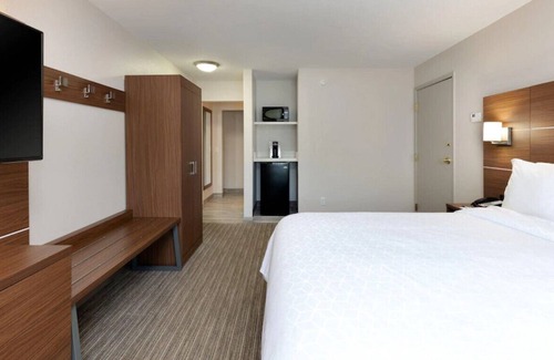 Alpharetta House | Stay Cozy & Give Yourself a Restful Staycation!