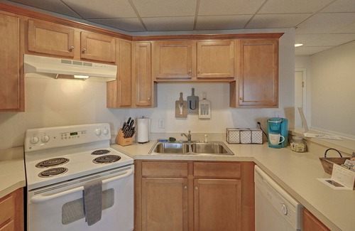 Elizabeth City Apartment | Stay Downtown on Historic Main St.