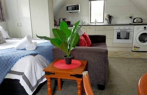 Richmond Heights Apartment | Stay for 3 nights & pay for 2 (* T&Cs below)