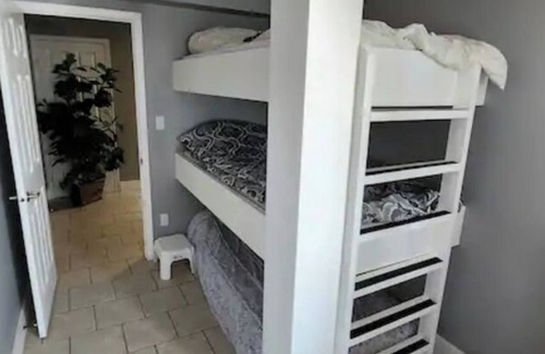 Central Alberta House | Stay for a while & live the lake front life-style!n