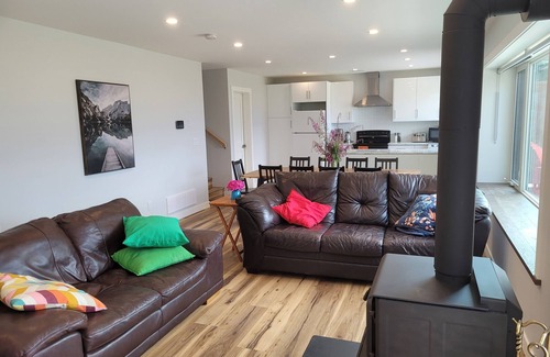 Golden House | Stay Golden - sleeps 20. Bugaboo