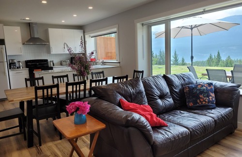 Golden House | Stay Golden - sleeps 20. Bugaboo