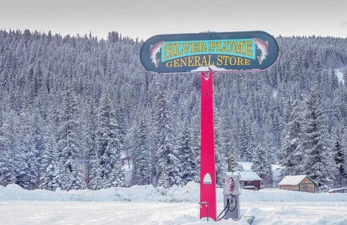 Pitkin Apartment | Stay in a historical mountain town!