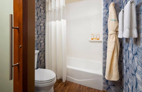 Crown Point Hotel | Stay in a Serene Garden Queens Room | Nature-Filled Retreat