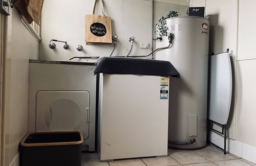 Turvey Park Apartment | Stay in charming apartment in Grandview Building, Turvey Park. Free Wifi.