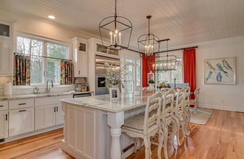 Evans House | Stay in Luxury with a Private Backyard Oasis