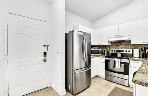 Mission Bay Apartment | Stay in our spacious 3-bed, 2-bath top-floor apartment in West Boca Raton