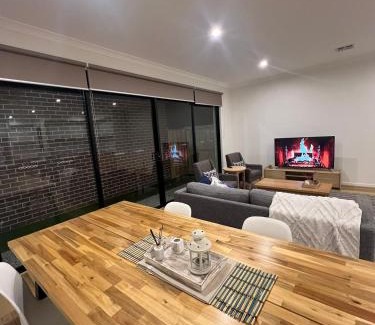 Rockbank House | Stay in Rockbank, West Melbourne