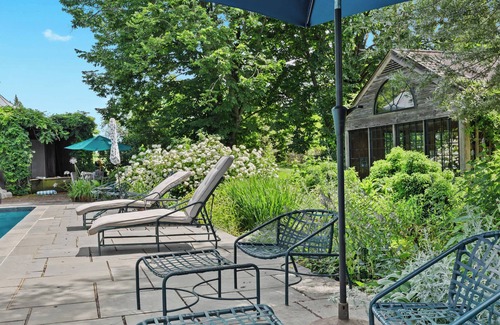 Prospect Apartment | Stay In Smithsonian's of American Gardens Collect.