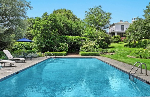 Prospect Apartment | Stay In Smithsonian's of American Gardens Collect.