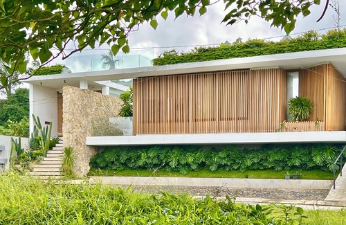 Alfonso Villa | Stay in Style at Serrania Abodes