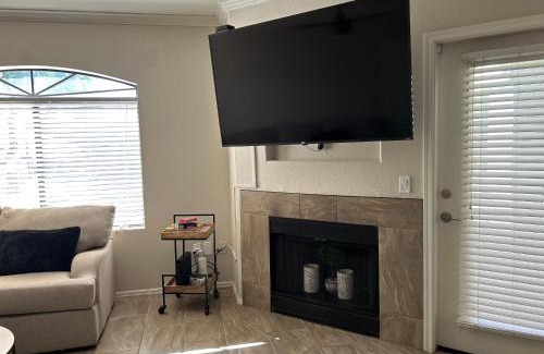 North Scottsdale Apartment | Stay in Style Scottsdale 1st Floor Condo