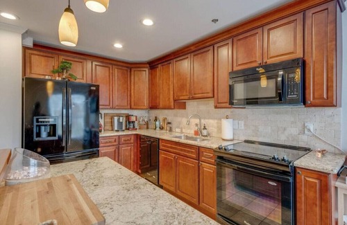 Rolling Mill Hill Apartment | Stay in the heart of Downtown - Walk to Broadway!