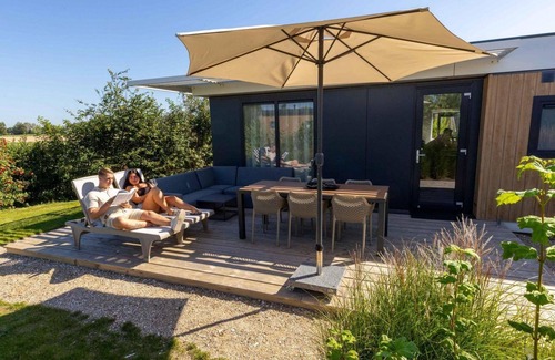 Nieuwvliet House | Stay in the modern and spacious Zonnweelde Lodge and be on the beach in no time