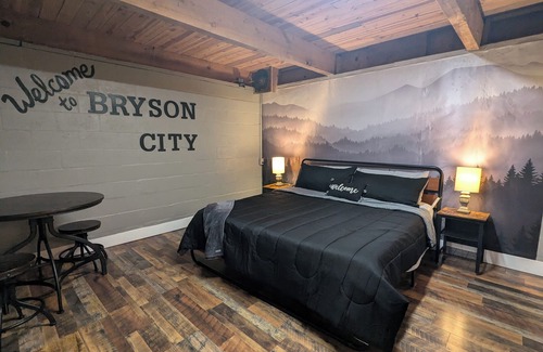 Cherokee Cabin | Stay in the Treehouse Lodge! Hot tub, game room, fire place, wrap around porch!