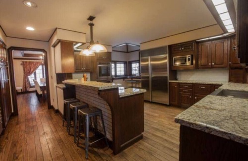 Fairbanks House | Stay in this amazing tudor mansion, set on a hill over looking Fairbanks