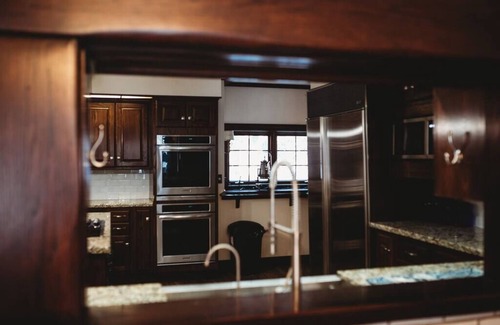 Fairbanks House | Stay in this amazing tudor mansion, set on a hill over looking Fairbanks