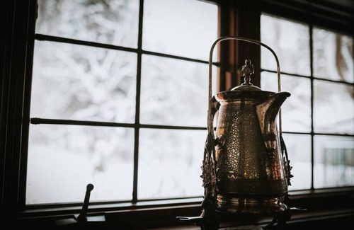 Fairbanks House | Stay in this amazing tudor mansion, set on a hill over looking Fairbanks