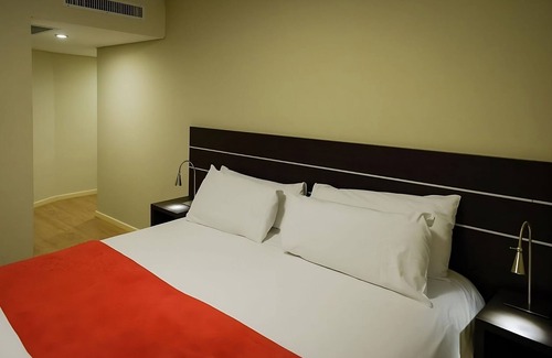 El Centro Hotel | Stay Like a Local | Great Location | Walk to Major Attractions & Budget Friendly