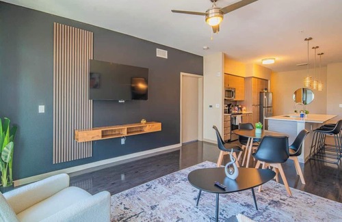 Evans Churchill Apartment | Stay Near DT PHX| Balcony,W/D,Pool,Gym,Parking