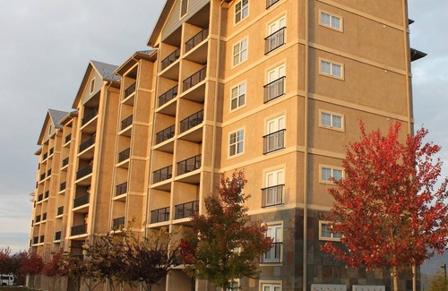 Pigeon Forge Condo | Stay near Titanic & shows in Pigeon Forge
