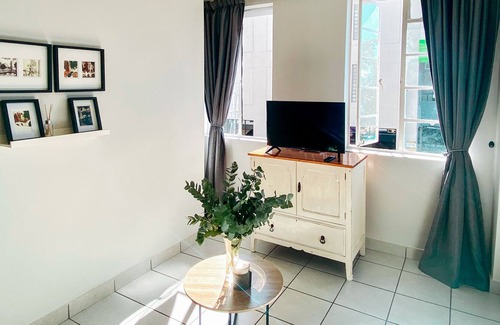 Paarl Apartment | Stay on Main - Studio Apartment