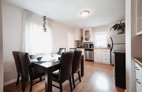 Montgomery Apartment | Stay & Play 1720 | Arcade Family Pets Yard Firepit