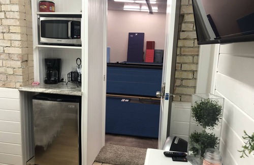 Salina House | *STAY & PLAY* 5000 sq. Gym, Custom Master & Loft!