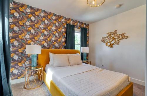 Hosford-Abernethy Apartment | Stay Portland Collection - Glamourous Old Hollywood Apartment - 92 WalkScore
