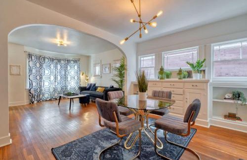 Hosford-Abernethy Apartment | Stay Portland Collection - Glamourous Old Hollywood Apartment - 92 WalkScore