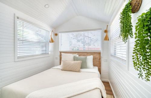 Overlook Apartment | Stay Portland - Teal & Terrazzo Bright Portland Tiny Home