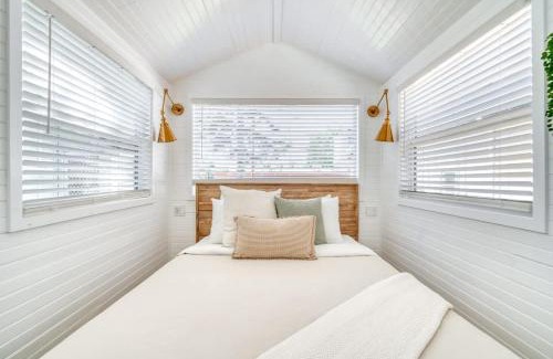 Overlook Apartment | Stay Portland - Teal & Terrazzo Bright Portland Tiny Home
